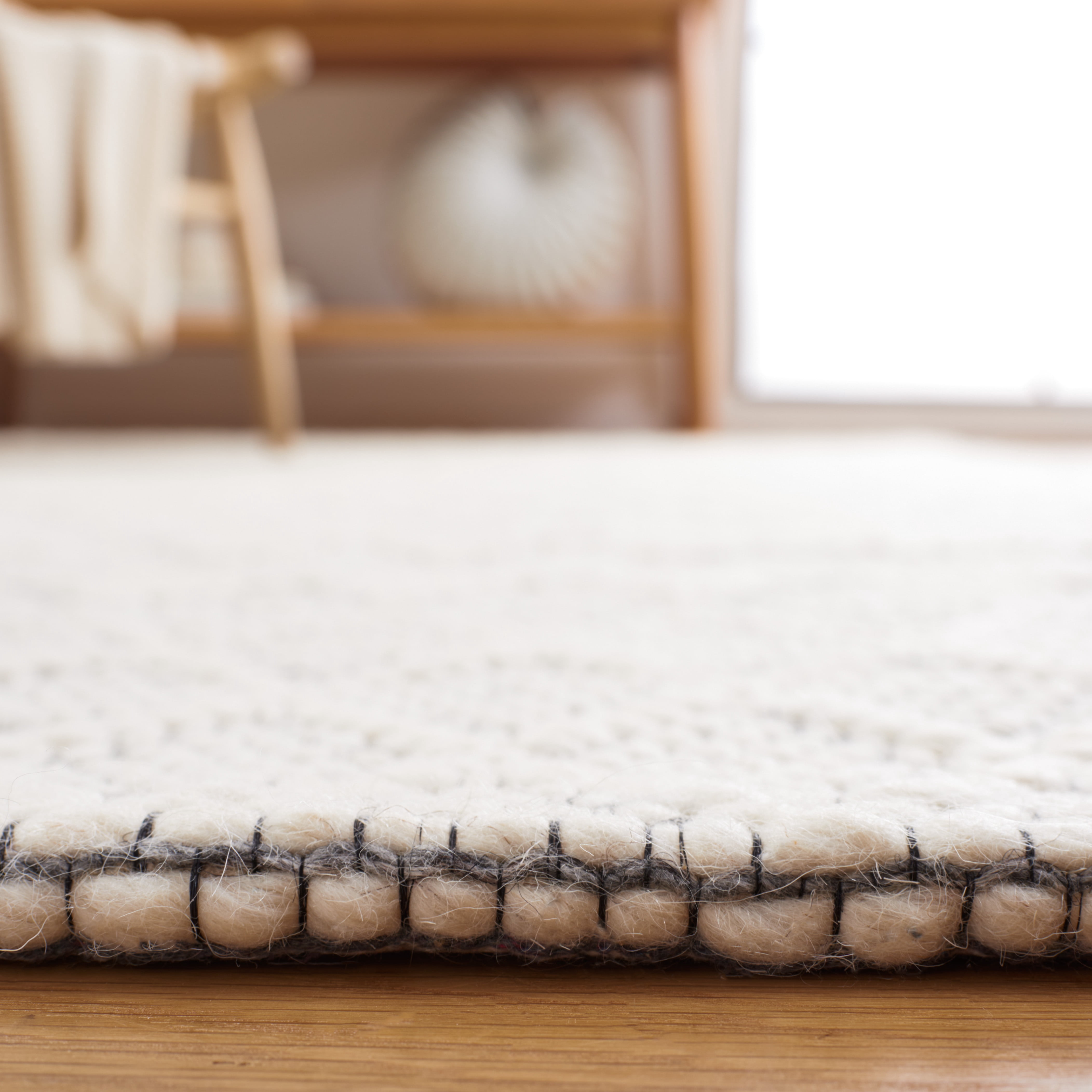 SAFAVIEH Marbella Raschelle Diamond Area Rug, Ivory, 4' x 6'