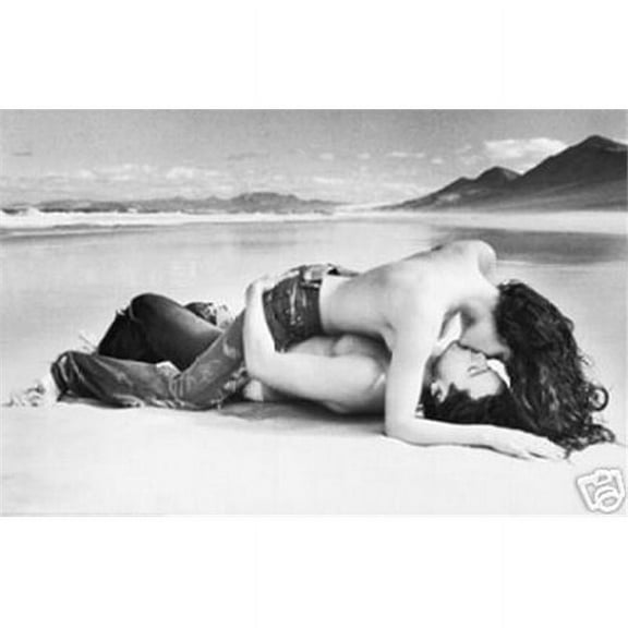 Hot Stuff Enterprise 1535-24x36-ER Passionate Beach Kissing Poster- 24 x 36 in.