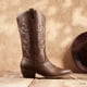 thumbnail image 2 of Botas Vaqueras DREAM PAIRS de Media Caña Marrón Talla 9.5, 2 of 7