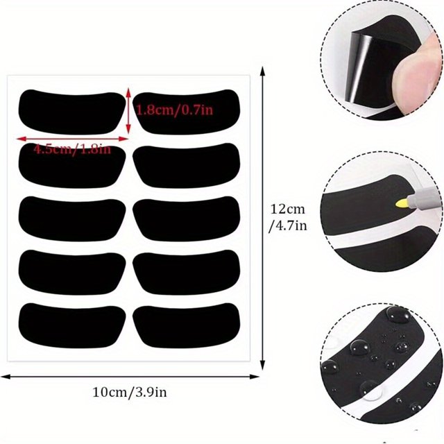 100 parches adhesivos negros impermeables para ojos, hoja de 10 x 12 cm con 10 pares de parches curvados de 4.5 x 1.8 cm; vista frontal centrada, silueta semicircular y acabado negro liso, detalle del reverso adhesivo y gotas de agua que indican resistencia; indicados para la zona del contorno de ojos en fútbol, rugby, voleibol y competiciones deportivas, a menudo usados también para cubrir marcas oculares durante partidos.