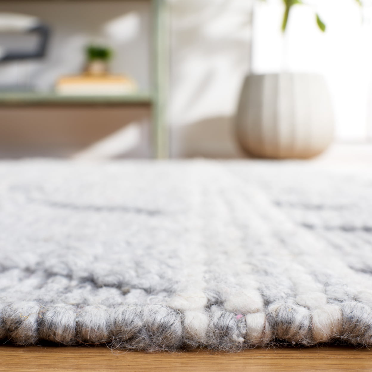 SAFAVIEH Natura Aphrodite Geometric Runner Rug, Silver, 2'3" x 12'