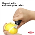 thumbnail image 4 of Rallador de cítricos con cuchillo acanalado OXO Good Grips, color negro, 4 of 7