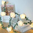 thumbnail image 3 of Guirnalda de luces rosas con hojas verdes, 3M/9,81 pies, 20LED, luces de hadas de flores de ratán blancas cálidas, luces decorativas con pilas, 3 of 5