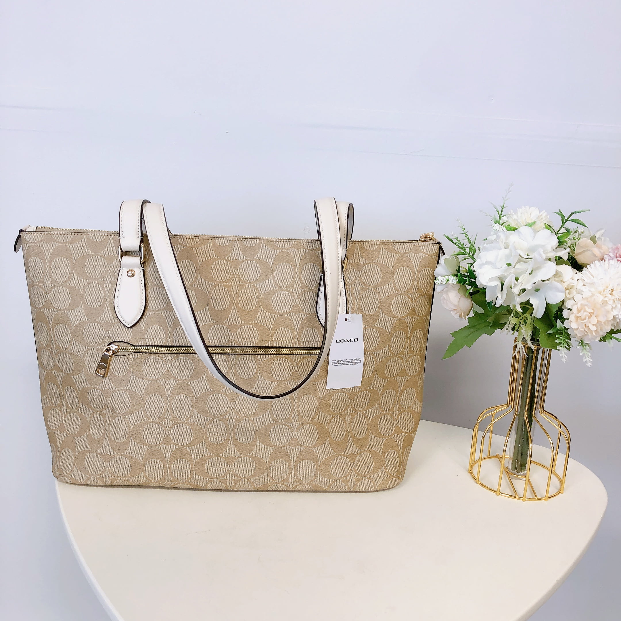 Shop Coach Gallery Tote In Signature Canvas (CH504 IME74, CH504 IMDQC,  CH504 IMAA8) by ハギワラの森