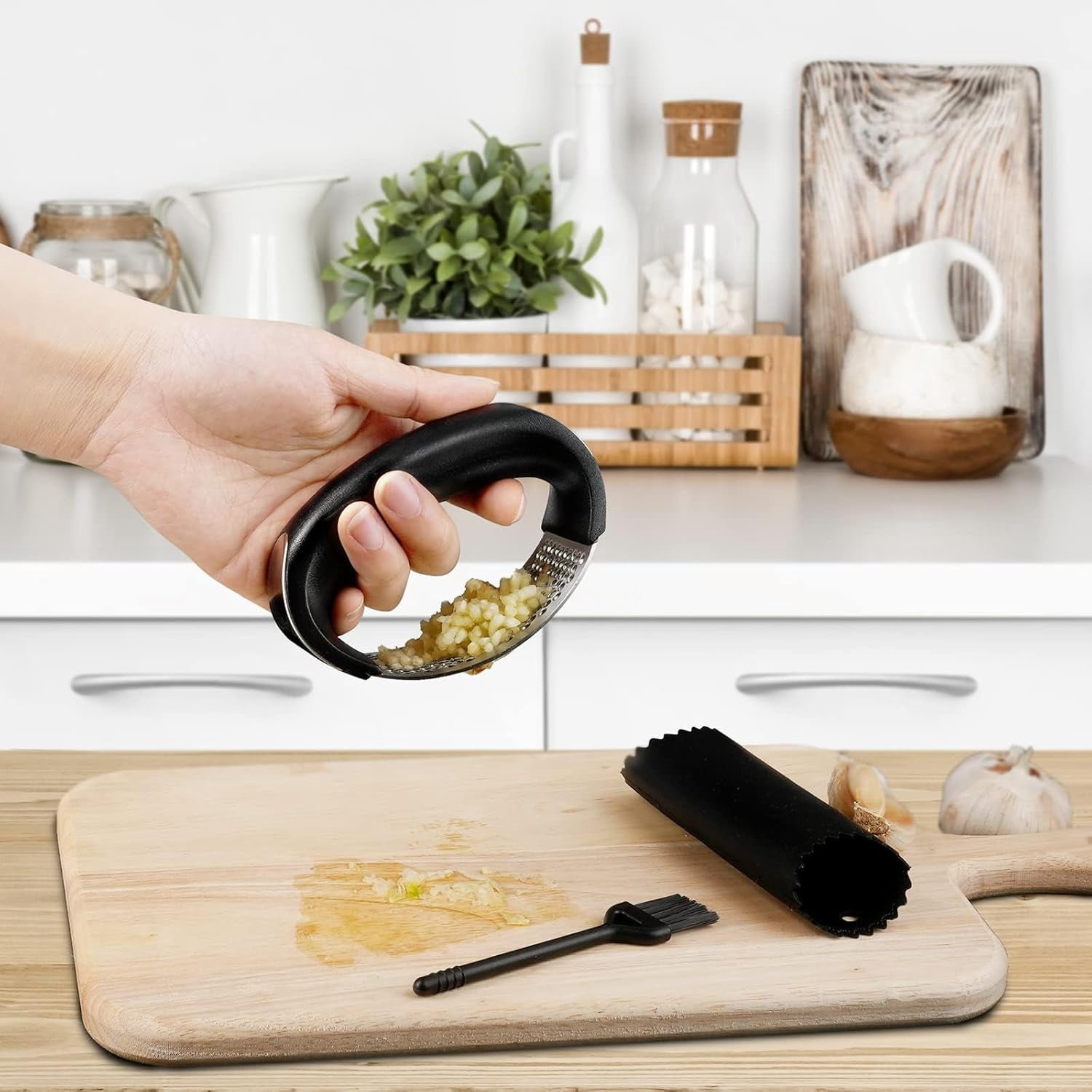 Garlic Press Rocker - Rust Proof & Dishwasher Safe Mincer, Stainless Steel Garlics Crusher Chopper Set with Peeler Brush, Easy to Clean and Squeeze, Masher for Garlics, Ginger, Spices