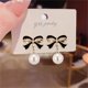thumbnail image 3 of Xihbxyly Pendientes de Perlas, Elegante Diseño Colgante Dorado, Detalles de Circonitas de Calidad Aaa+, Elegantes Joyas de Boda, para Uso Diario, Perfectos para Novias, Un Regalo Exquisito., 3 of 6