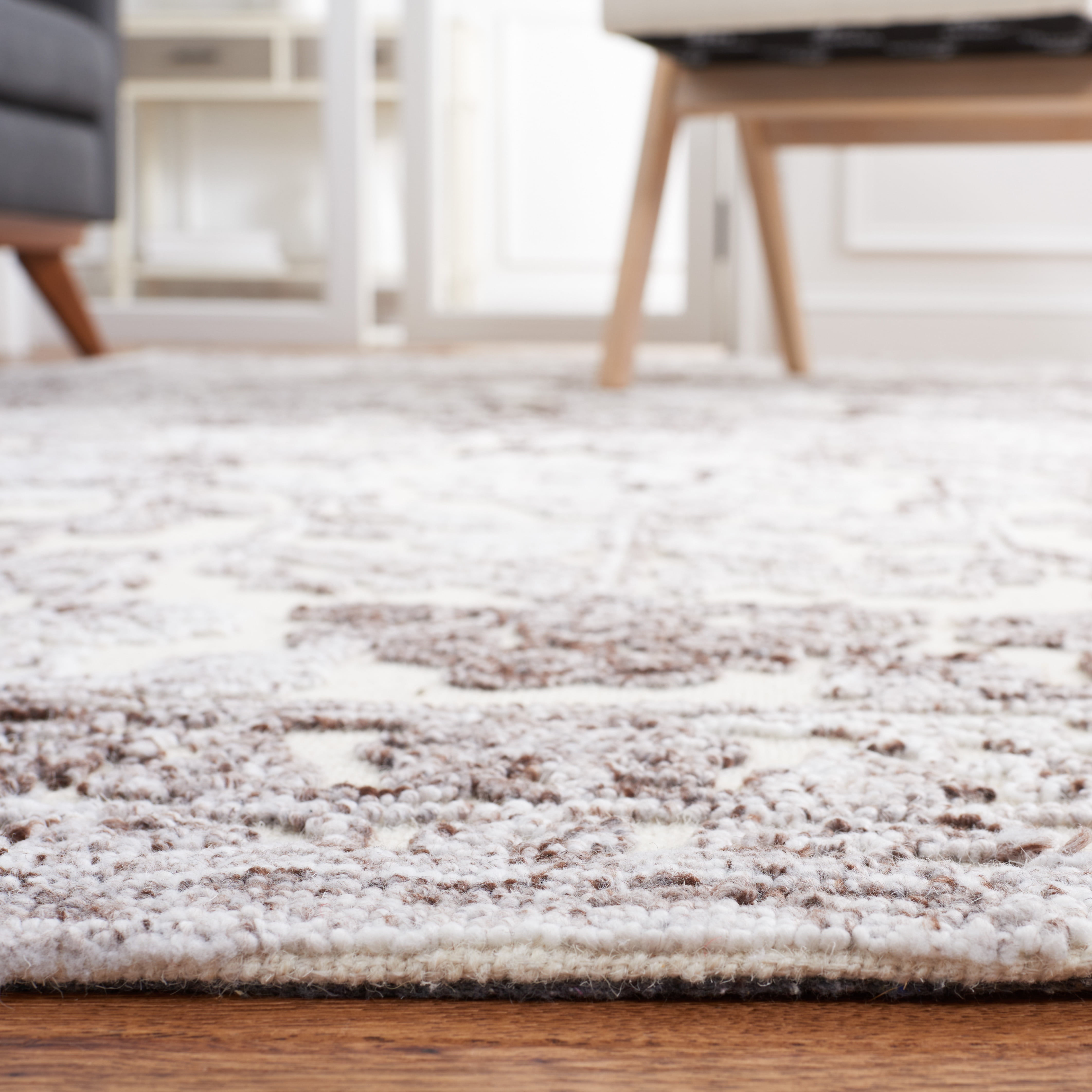 SAFAVIEH Trace Giuseppe Floral Area Rug, Brown/Ivory, 3' x 5'