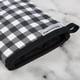 thumbnail image 3 of Juego de 2 guantes de cocina KitchenAid Gingham Onyx, algodón negro, 3 of 5