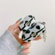 thumbnail image 5 of Compatible con estuche AirPods con llavero de vaca linda para niñas en blanco y negro, 5 of 5