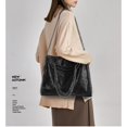 thumbnail image 4 of Bolso de mano para mujer, bolso de mano de gran capacidad, bolso de hombro tipo bandolera, bolso de cadena a la moda, bolso para mujer para las compras diarias, 4 of 5