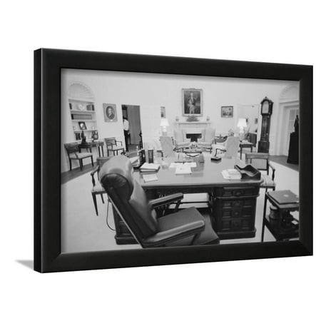 Oval Office Desk In White House Framed Print Wall Art Walmart Com