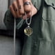 thumbnail image 5 of Jumpingount Colgante Golden Charm Colgantes Cool Fashion Exquisita cadena Accesorios de larga duración para Mujeres Hombres Ocio Casual Accesorios de disfraces Jumpingount AP016600-00, 5 of 6