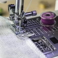 thumbnail image 4 of Bobinas de máquina de coser de plástico transparente con estuche y cinta métrica suave, 4 of 8