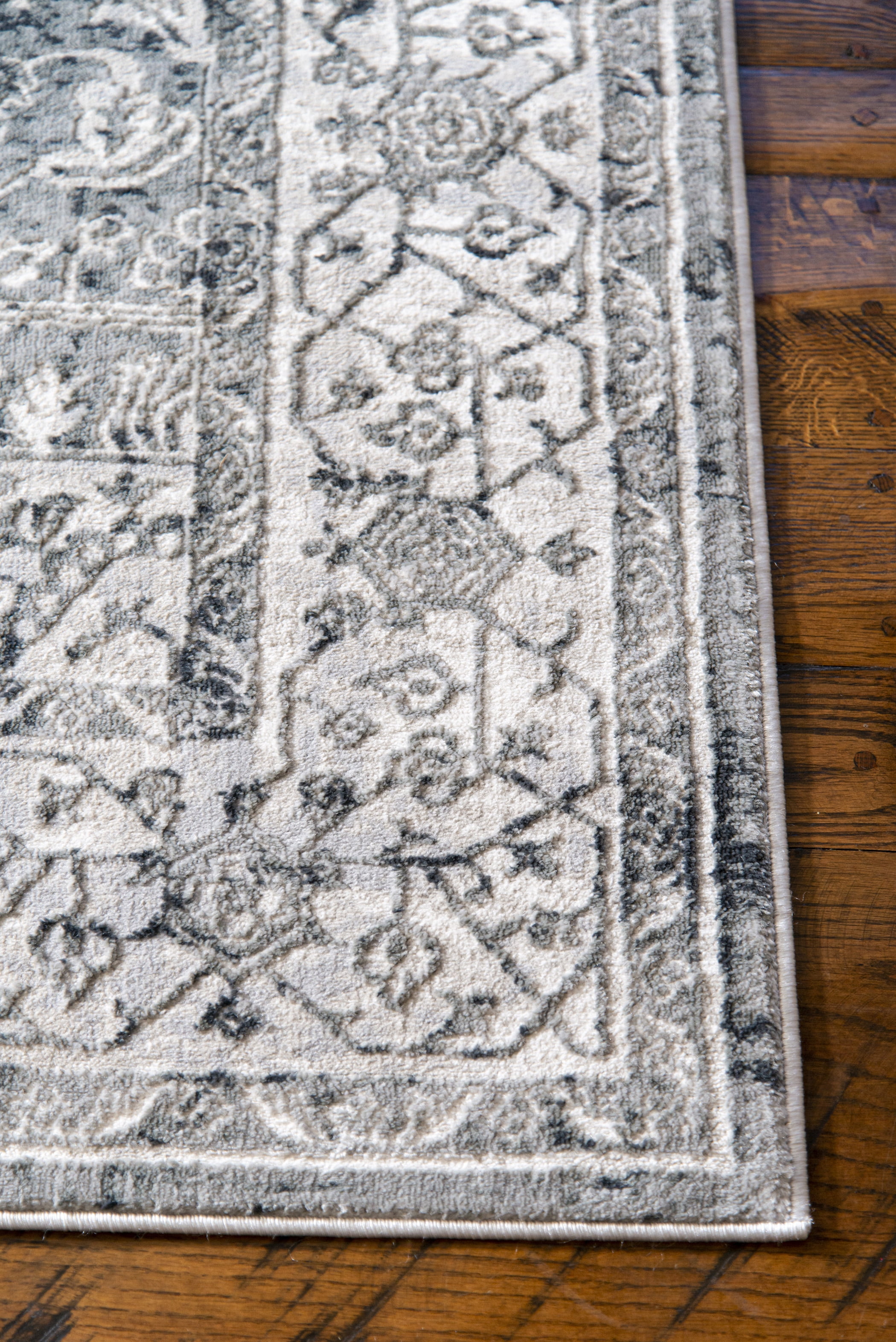 United Weavers Evolution Wraith Traditional Medallion Runner Rug, Grey, 2'7" x 7'2"