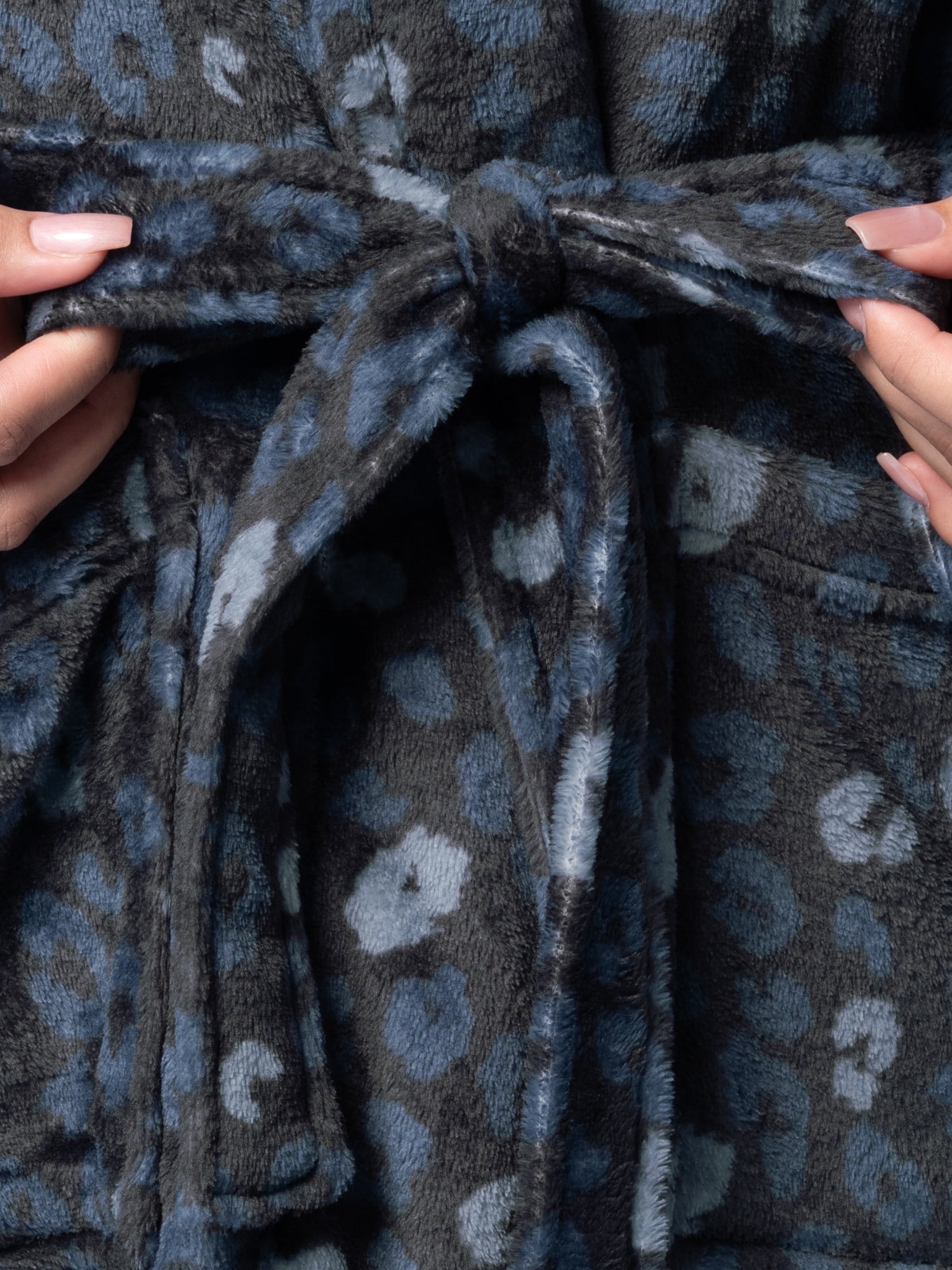 Fruit of the Loom Women's Beyond Soft Fleece Robe, Sizes XS/S-4X