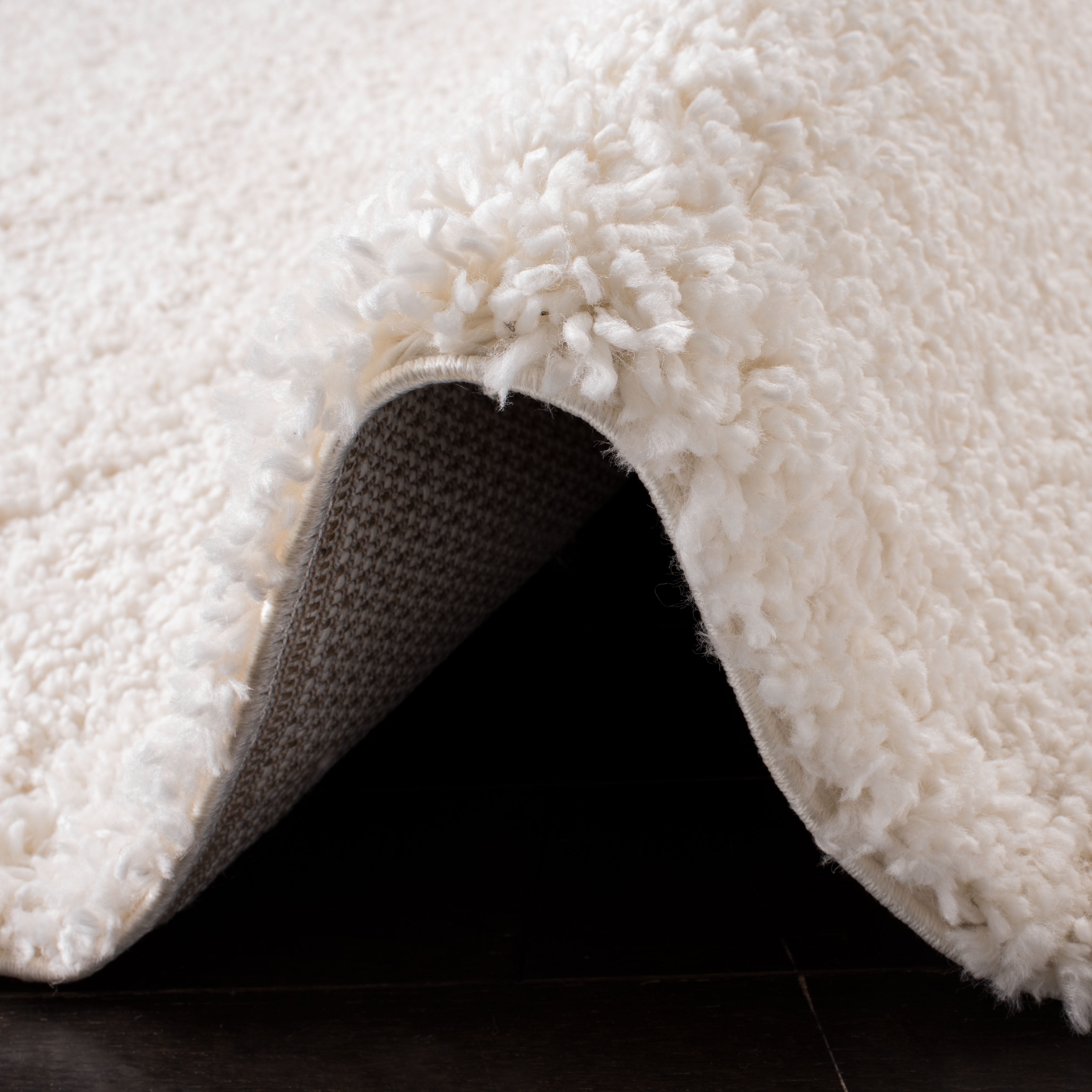Safavieh Fontana Jamie Solid Shag Area Rug, Ivory, 3' x 3' Round