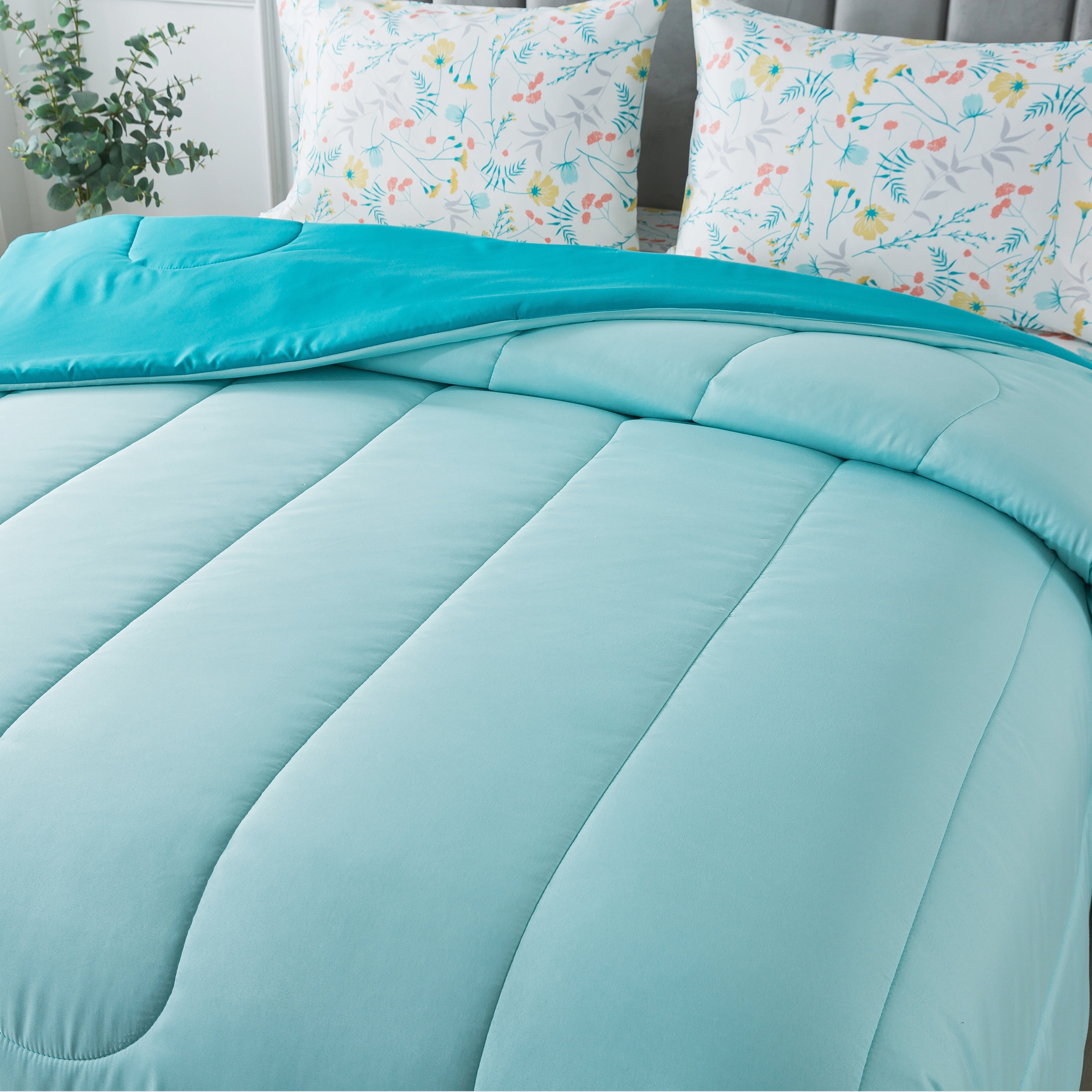 Mainstays Teal 5 Piece Bed in a Bag Comforter Set with Sheets and Plush Throw, Queen