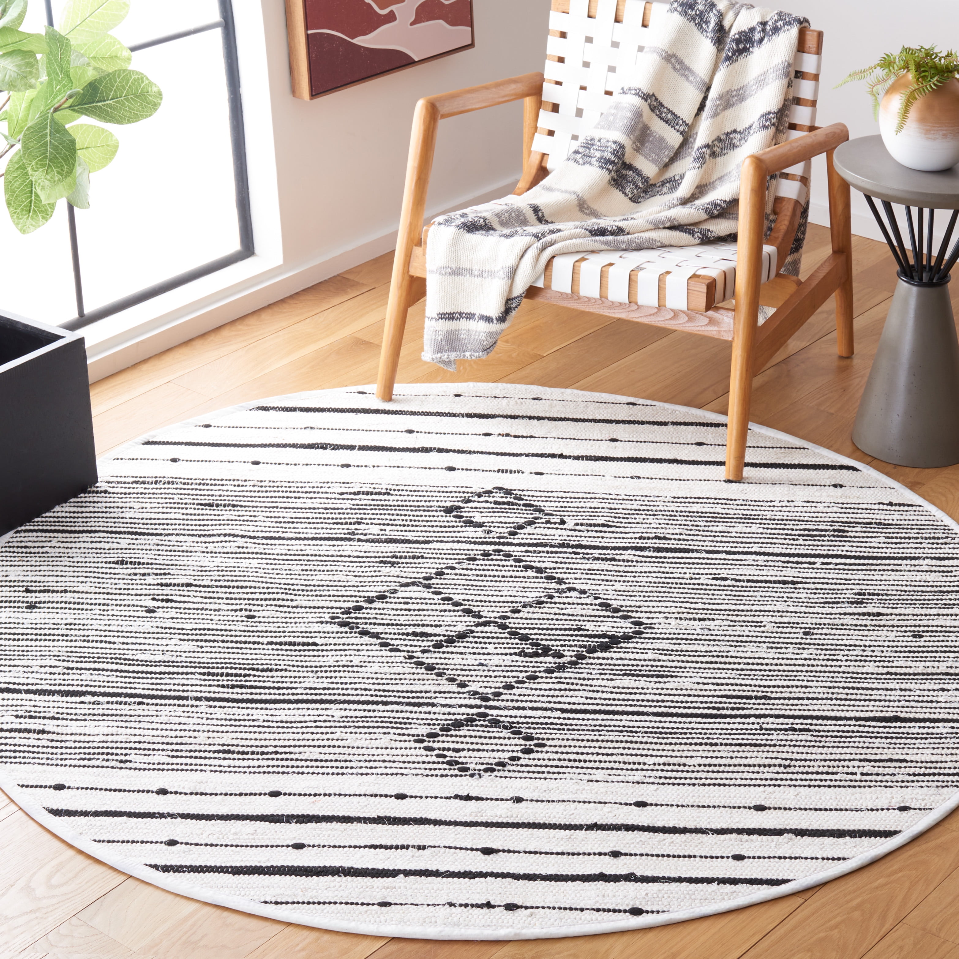 SAFAVIEH Striped Kilim Paulino Striped Cotton Area Rug, Ivory/Black, 6' x 6' Round