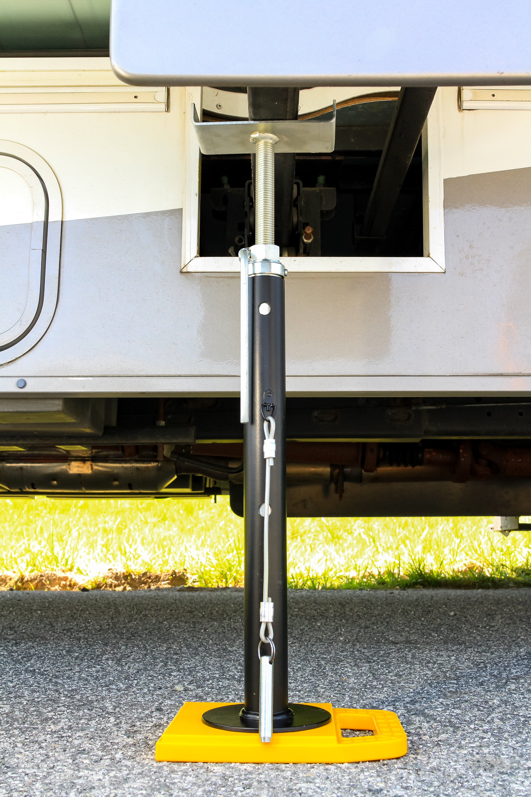 Camco Eaz-Lift Premium RV Slide-Out Support | Adjusts from 19 to 47-inches High | Holds up to 5,000 lbs. Each | Durable Steel, Black and Silver (48867) - image 5 of 9