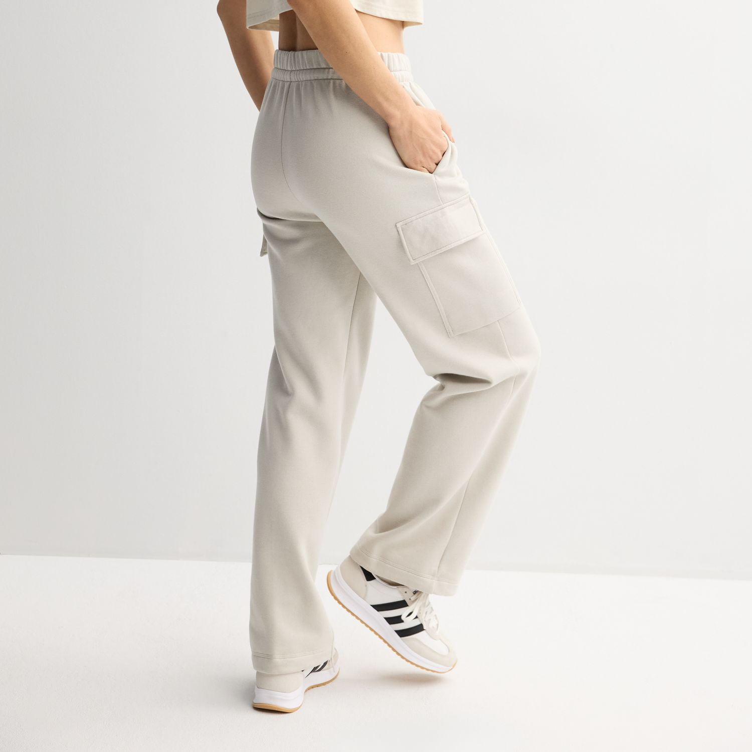 アディダス☆Essentials Linear Fleece Cargo Pants☆選べる2色 Women's adidas Essentials Linear Fleece Cargo Pants
