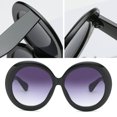 thumbnail image 4 of Gafas de sol retro Sunnimix para mujer Montura Negra Lente Gris degradado, 4 of 8
