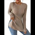 thumbnail image 1 of Camiseta de Larga A Rayas para Mujer, Cuello Redondo, Dobladillo con Abertura, Corte Entallado Color Café XL, 1 of 8