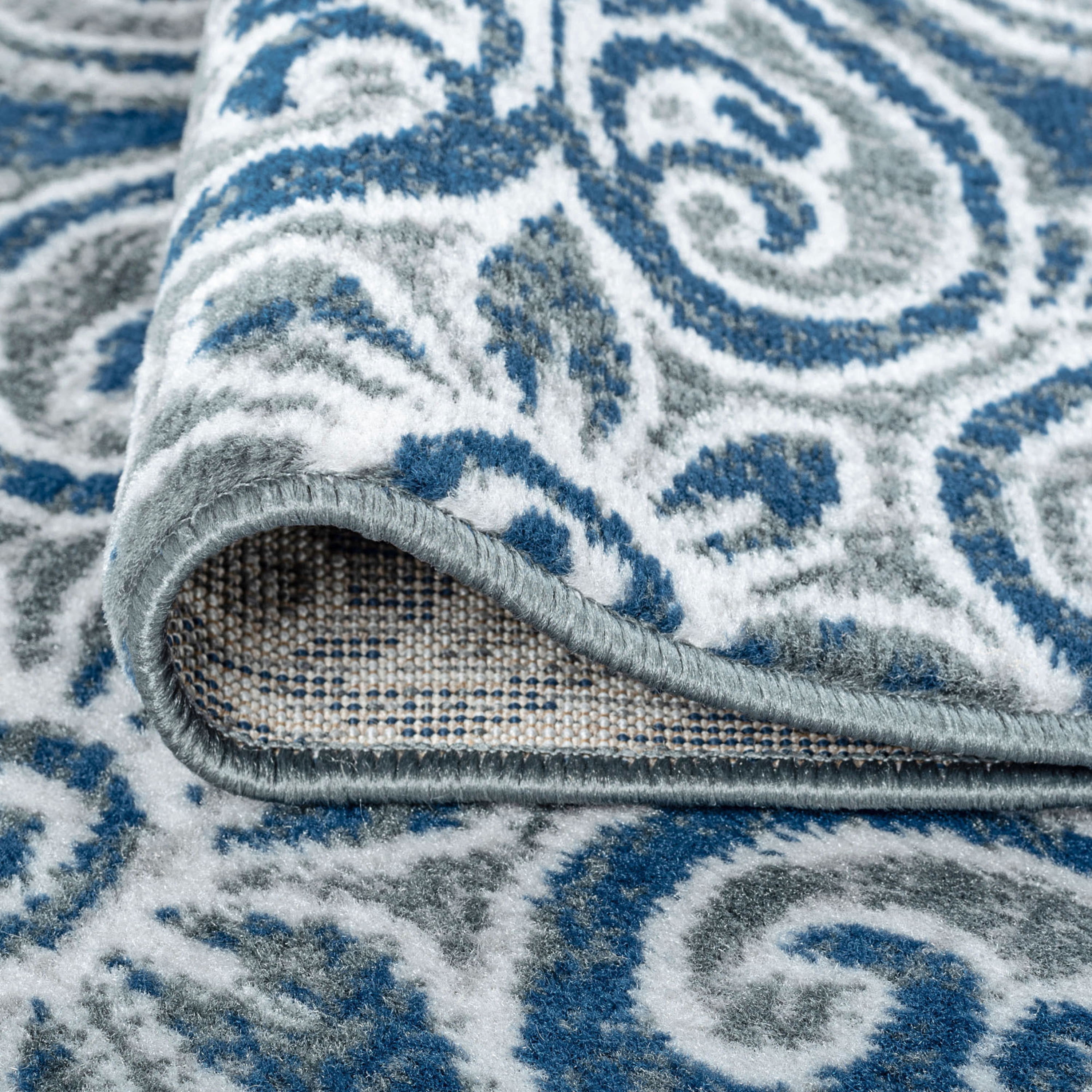 Madison Traditional 8' Round Dark Gray Polypropylene Indoor Area Rug
