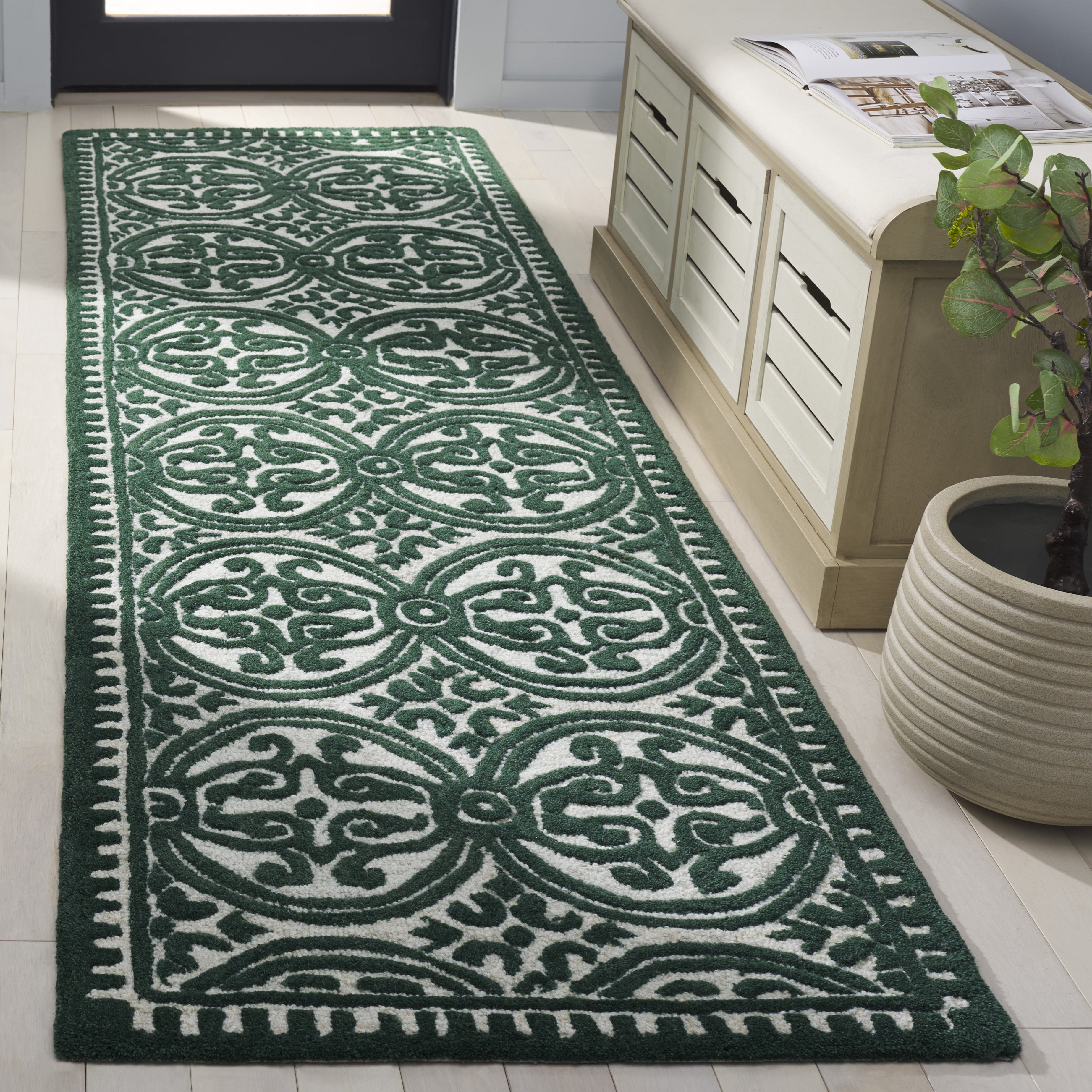 SAFAVIEH Cambridge Leslie Geometric Wool Runner Rug, Ivory/Green, 2'6" x 8'