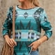 thumbnail image 2 of Camiseta azul de manga larga, holgada, cuello redondo y estampado vintage, talla L Ethnic Chic, 2 of 5