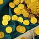 thumbnail image 4 of Monedas de oro de pirata de plástico, decoraciones de fiesta de cumpleaños de Halloween para niños, suministros de decoración de Tarty de tesoro de oro falso, regalo para niños, recuerdo, 4 of 4