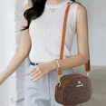 thumbnail image 5 of Bolso de hombro de diseñador 2024 con nuevo patrón para mujer, bolso cruzado portátil de color café de alta calidad, bolso circular clásico de moda, 5 of 5