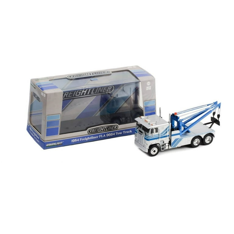 1984 Freightliner FLA 9664 Tow Truck, Silver - Greenlight 86632 - 1/43 Scale Diecast Replica 1984 Freightliner FLA 9664 Tow Truck, Silver - Greenlight 86632 - 1/43 Scale Diecast Replica