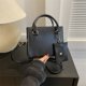 thumbnail image 3 of Bolso de hombro simple y de moda 2025 Otoño Nuevo bolso cruzado informal para ir al trabajo para mujer Bolso cuadrado pequeño portátil de estilo occidental para mujer, 3 of 5