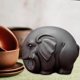 thumbnail image 4 of Estatuilla de , miniescultura, té, mascota, estatuilla en miniatura, adorno de escritorio para oficina, sala de té, escritorio, sala de estar, Marron oscuro Macarena Figura de escritorio, 4 of 8