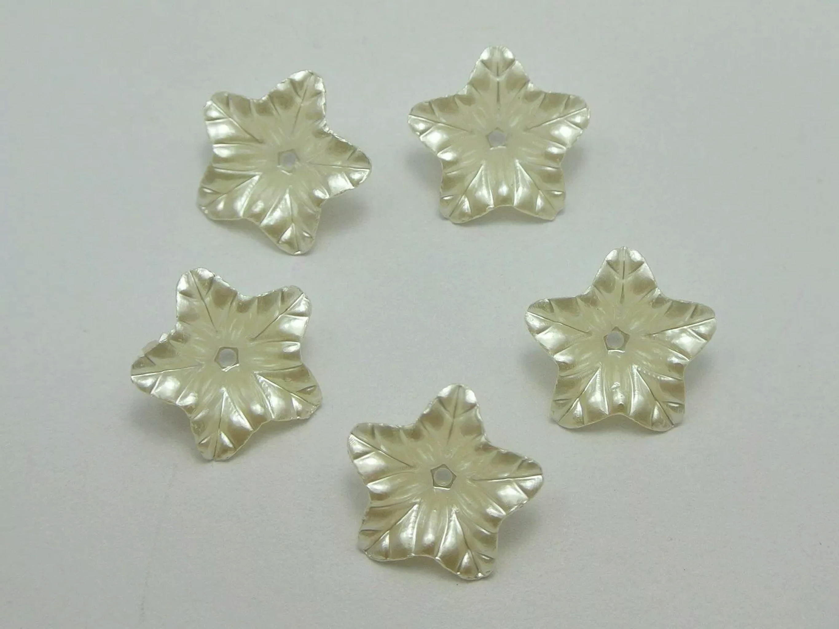 U8MO 500 Ivory Acrylic Pearl Bead Cap Bellflower Bell Flower Beads 16mm Wholesales
