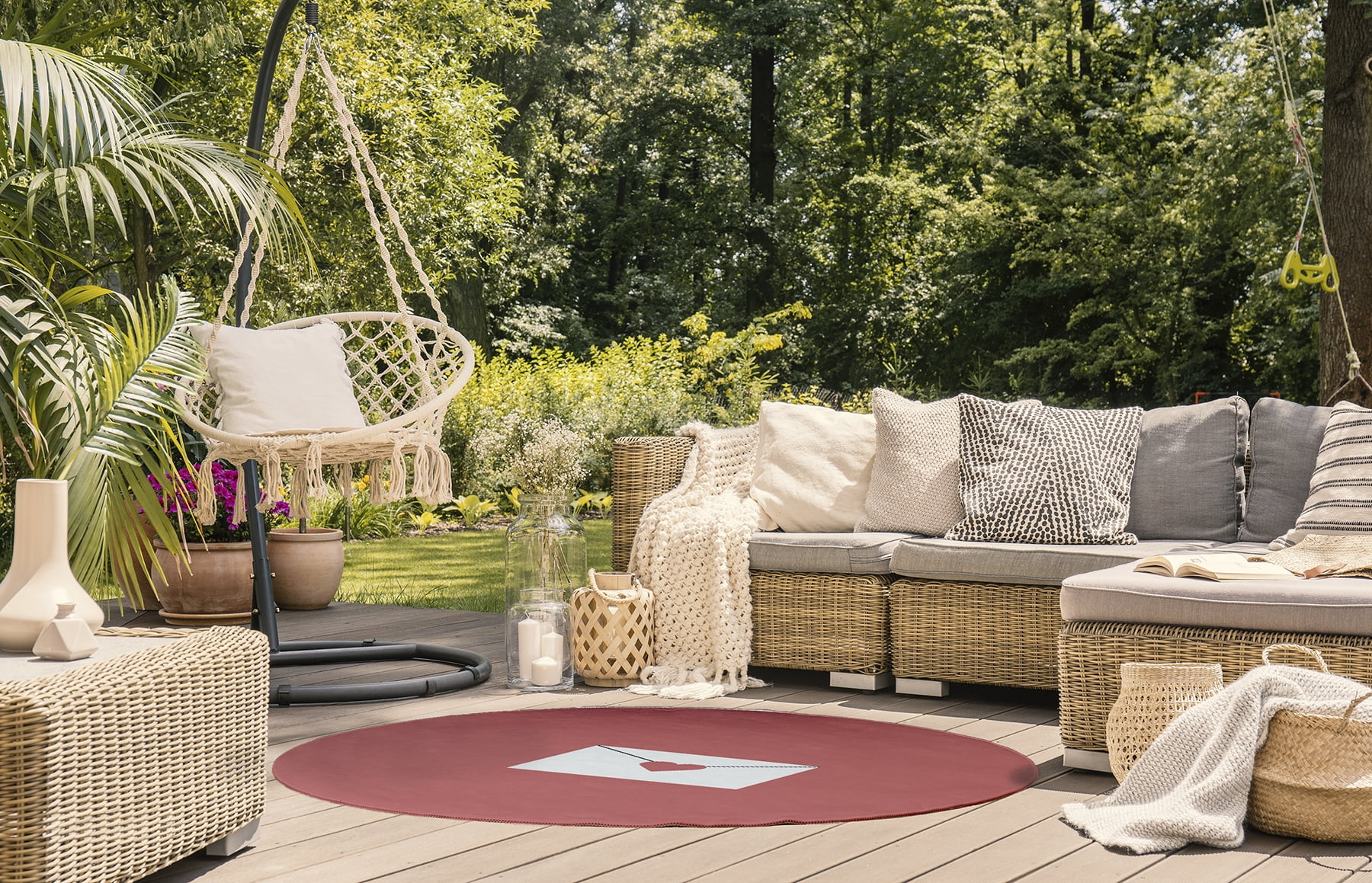 Simply Daisy 5' Round Coral Love Letter Valentines Chenille Indoor/Outdoor Rug
