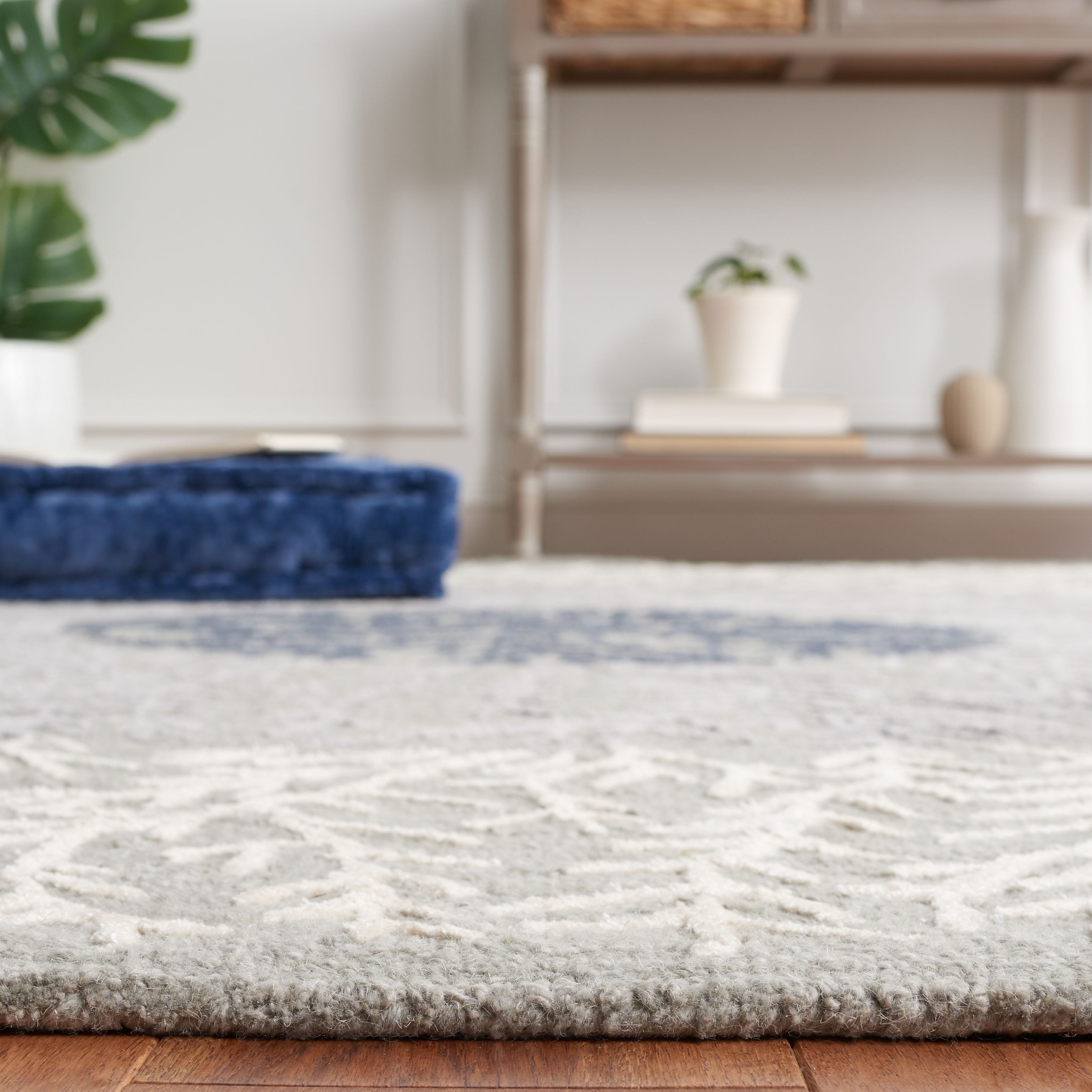 SAFAVIEH Soho Roger Abstract Area Rug, Grey/Ivory, 4' x 6'