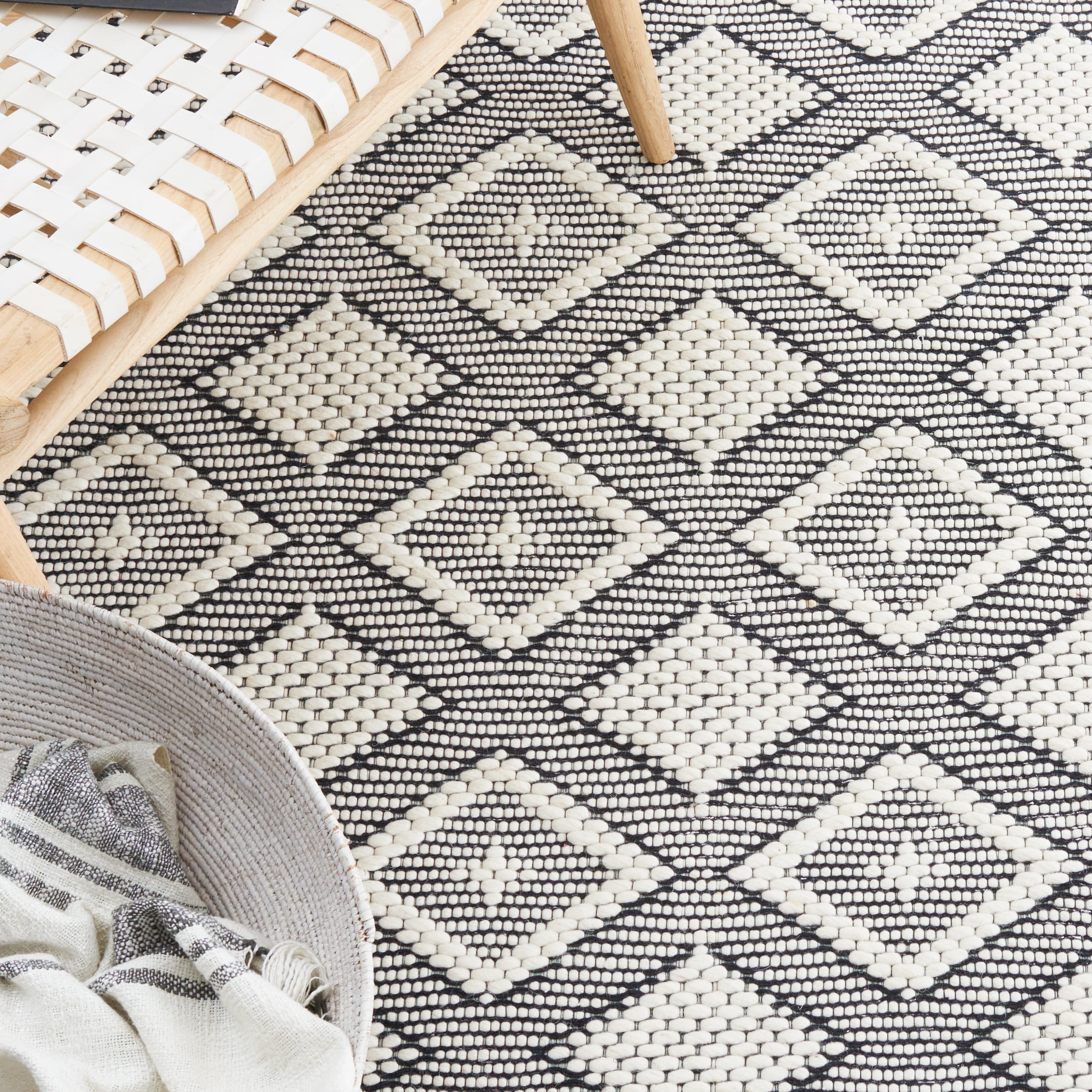 SAFAVIEH Vermont Weldon Trellis Area Rug, Ivory/Black, 5' x 8'