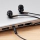 thumbnail image 5 of Auriculares internos con cable, auriculares con micrófono, negro, 5 of 5