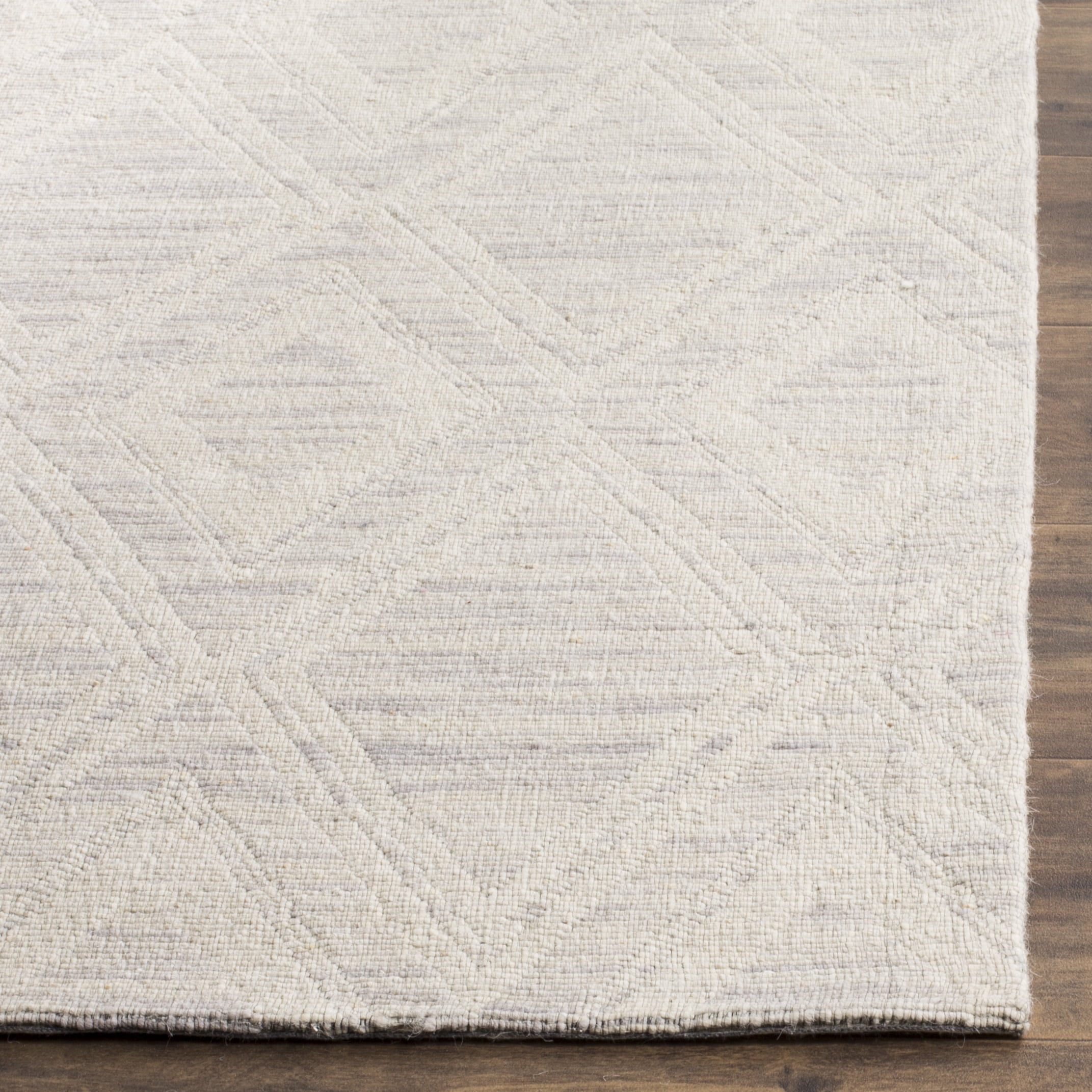 SAFAVIEH Marbella Alicia Geometric Diamonds Wool Area Rug, Silver/Ivory, 6' x 6' Square