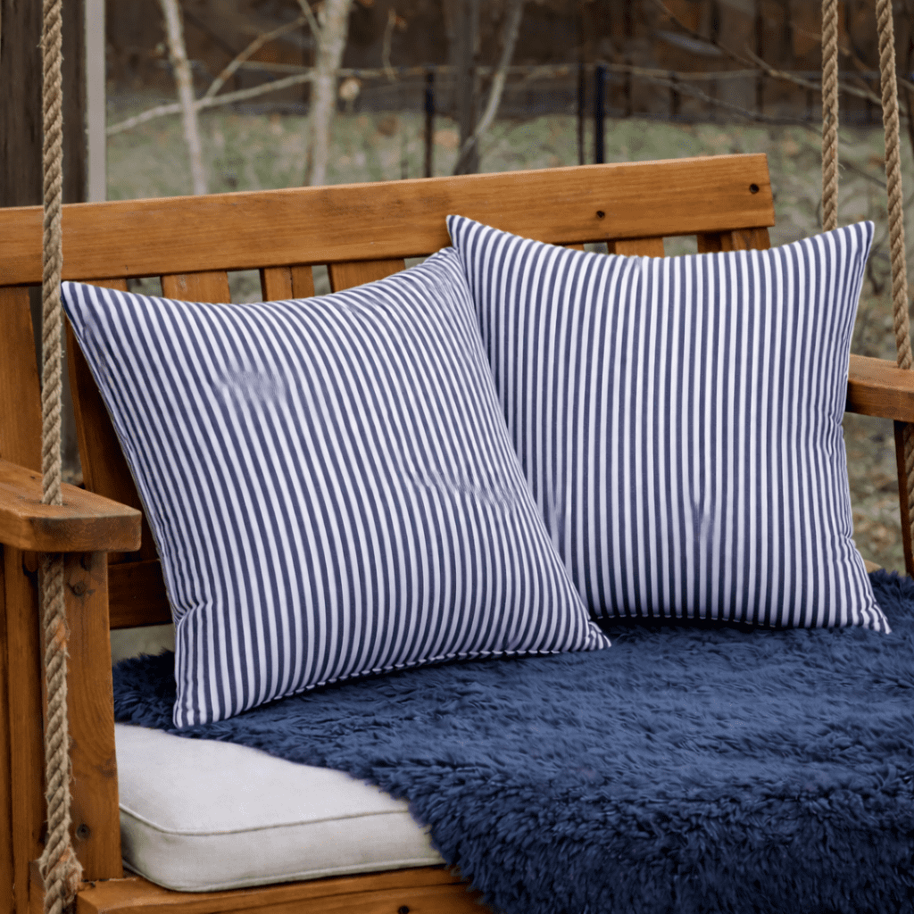 2 Pack Outdoor Throw Pillows, Waterproof & Fade-Resistant Patio Cushions, 18x18 Inch Decorative Outdoor Pillows for Garden, Porch, Balcony & Poolside Furniture