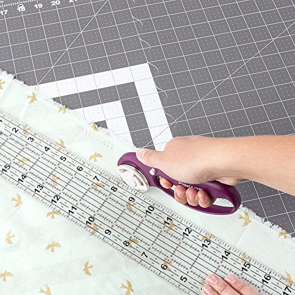 Fiskars Self-Healing Folding Cutting Mat with Non-Slip Base (24" x 36"), Gray
