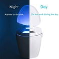 thumbnail image 4 of Luz de inodoro con Sensor inteligente, luz LED nocturna para tapa de inodoro, Sensor de baño, Detector PIR, iluminación de 8 cambios de color, 4 of 5