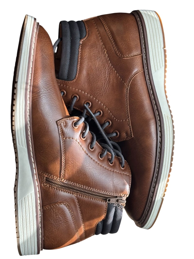 Steve Madden Men display picture 1