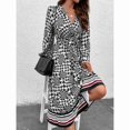 thumbnail image 3 of Vestido largo con cinturón NikouMX estampado y cuello en V, 3 of 7