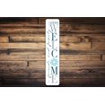 thumbnail image 1 of Letrero de metal vertical con texto "Friends And Family Always Welcome" (Amigos y familiares siempre son bienvenidos), letrero de bienvenida para el porche delantero, decoración de bienvenida de la, 1 of 4