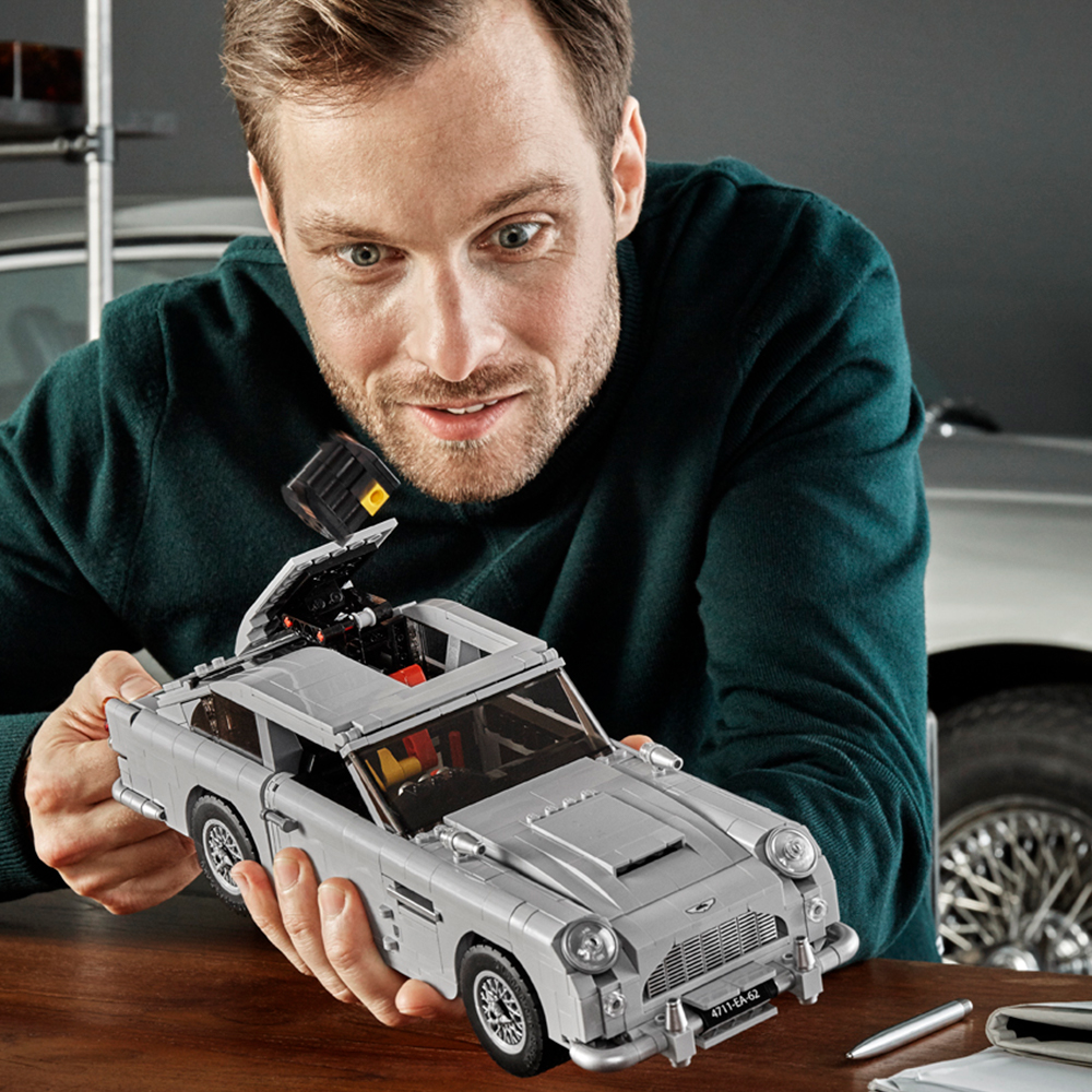 LEGO Creator Expert James Bond Aston Martin DB5 10262 - image 3 of 7