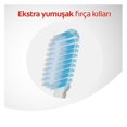 thumbnail image 4 of Colgate Brosse à Dents Micro Fine Avancée, 4 of 6