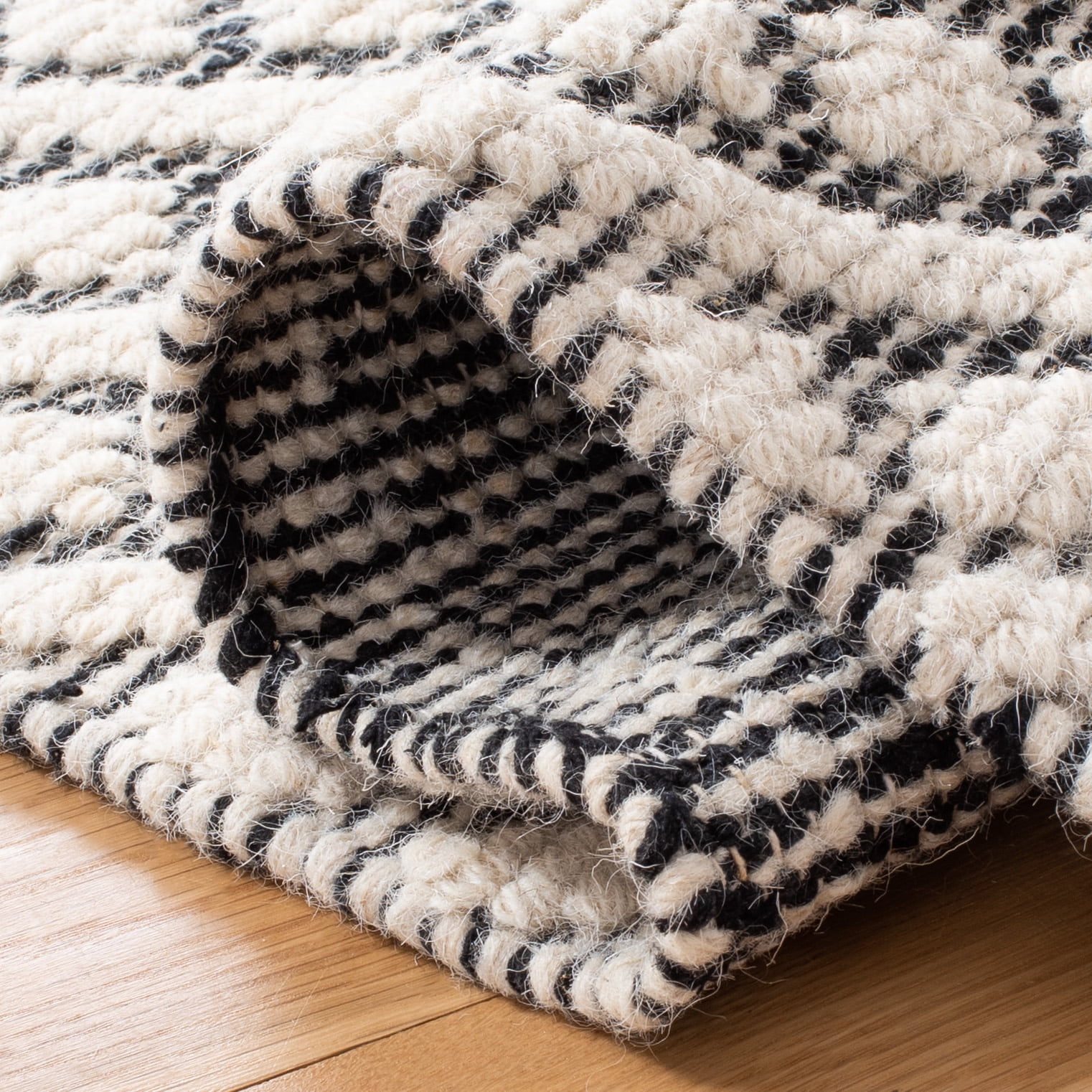 SAFAVIEH Natura Bradach Geometric Runner Rug, Ivory/Black, 2'3" x 6'