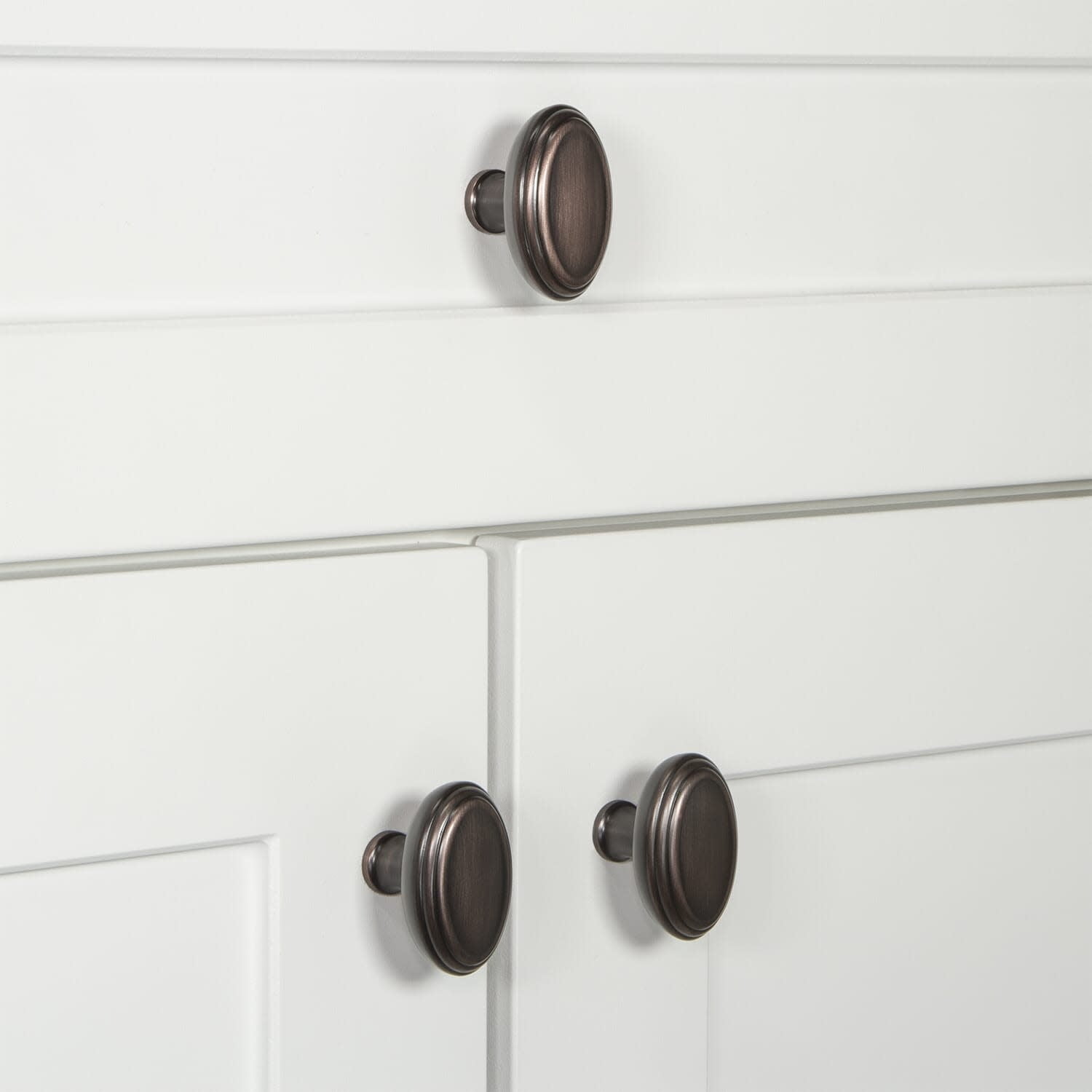 Grandeur 853625 Anneau 1-3/4" Solid Brass Classic Flat Oval Cabinet Knob - Brass